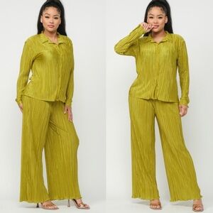 *NWT* green pleated set from Forever 21 size Medium